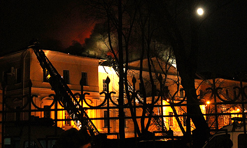 Во время тушения пожара в здании Государственного института театрального искусства.