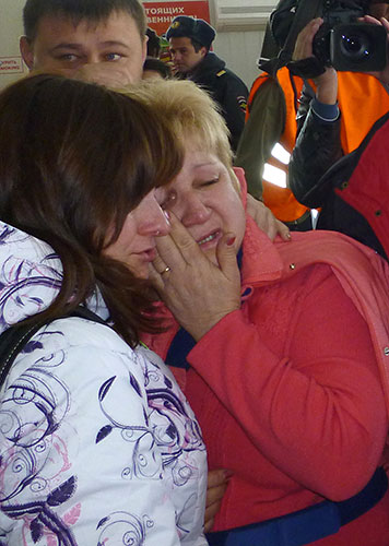 Встреча школьников, попавших в ДТП в Бельгии, в аэропорту города.