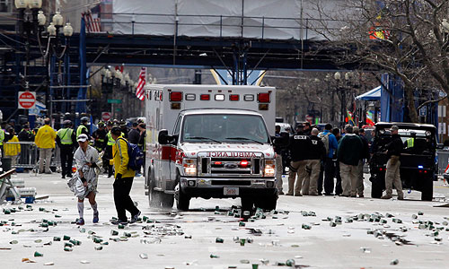 Американские СМИ сообщали также о третьем взрыве, который произошел в библиотеке Кеннеди примерно через час после первых двух, но позже выяснилось, что это было бытовое возгорание, не имеющее отношение к теракту.