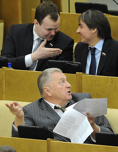 Лидер ЛДПР Владимир Жириновский (на первом плане) на пленарном заседании Государственной Думы РФ.