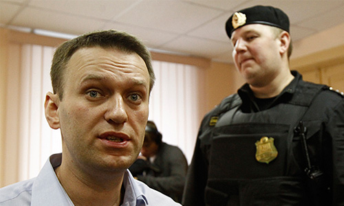 В Ленинском районном суде Кирова рассматривается уголовное дело о растрате имущества предприятия "Кировлес", одним из фигурантов которого является блогер и оппозиционер Алексей Навальный.