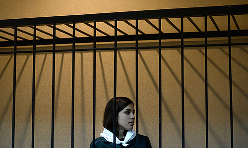 Участница феминистской панк-группы Pussy Riot Надежда Толоконникова, осужденная на 2 года лишения свободы за хулиганство в храме Христа Спасителя, во время рассмотрения ходатайства об условно-досрочном освобождении в Зубово-Полянском суде.