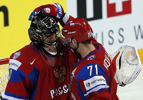 Встреча сборных команд России и США завершилась со счетом 5:3 (2:2, 1:1, 2:0). В составе россиян шайбы забросили Антон Белов, Илья Ковальчук, Алексей Терещенко, Евгений Медведев и Александр Радулов. У американцев отличились Пол Штясны (дважды) и Мэтт Ханвик.