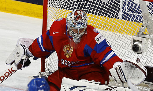 Вратарь сборной России Семен Варламов в матче чемпионата мира по хоккею: Россия – Финляндия.