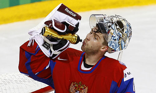 Вратарь сборной России Семен Варламов в матче чемпионата мира по хоккею: Россия – Финляндия.