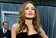 Американская актриса Анджелина Джоли сделала операцию по удалению груди из-за высокого риска развития рака. Об этом актриса сама написала в статье для газеты New York Times.