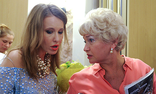 Телеведущая Ксения Собчак и политик Людмила Нарусова (слева направо) на очередных "Пионерских чтениях" в Мемориальной синагоге.