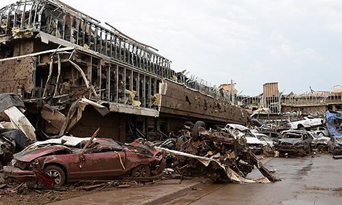 Сильнее остальных пострадал пригород Мур, где скорость ветра превысила 300 км/час. По данным Национальной метеорологической службы, скорость ветра достигала 321 км/час.