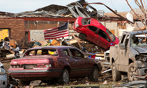 Торнадо, прошедший по Муру, являлся частью большого всплеска смерчей, начавшегося на юге США еще на прошлой неделе. По официальным данным на 21 мая, всего было зарегистрировано 42 смерча (большинство категории EF0-EF1), неофициальные данные превышают эту цифру вдвое.