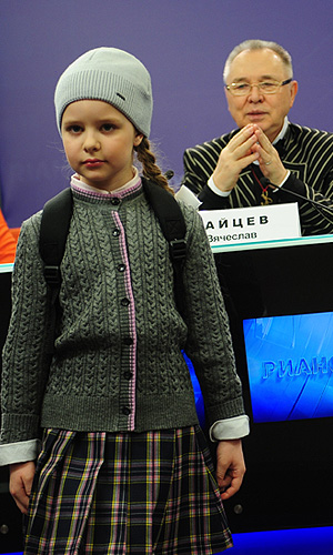 Департамент образования столицы разработал методические рекомендации о порядке установления требований к одежде обучающихся и воспитанников государственных образовательных учреждений. На фото презентация школьной формы, разработанной модельером Вячеславом Зайцевым.