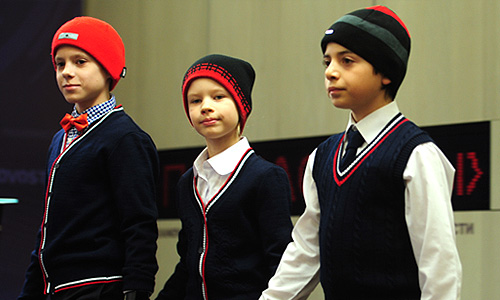 Департамент образования столицы разработал методические рекомендации о порядке установления требований к одежде обучающихся и воспитанников государственных образовательных учреждений. На фото презентация школьной формы, разработанной модельером Вячеславом Зайцевым.