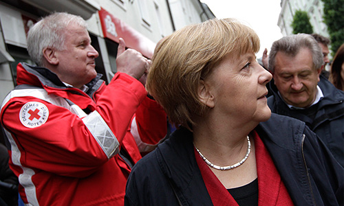 Канцлер Ангела Меркель посетила пострадавшую от наводнения Баварию.