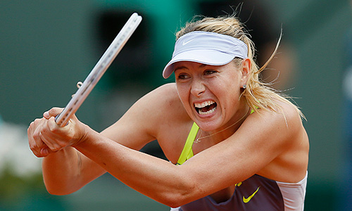 Мария Шарапова вновь не смогла обыграть Серену Уильямс. В субботу россиянка не смогла защитить свой титул победительницы Roland Garros и уступила американке в двух сетах 4:6, 4:6.