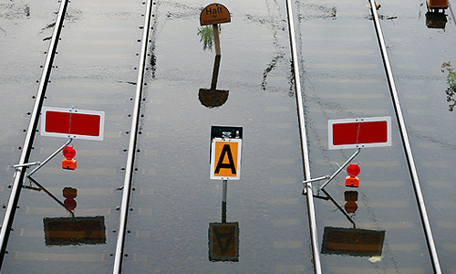 Устранение последствий разгула стихии может обойтись в миллиарды евро, пугают аналитики. Уровень воды в реках, протекающих по Германии, Венгрии и Чехии достиг рекордных отметок.