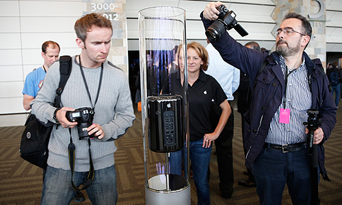 Новая версия системы была показана на организованной Apple в Сан-Франциско конференции WWDC. Седьмая версия мобильной системы получила новый "плоский" дизайн. В ней также впервые появилась полноценная многозадачность. Интерфейс и штатные программы iOS 7 были значительно переработаны. В частности, у пользователей теперь будет возможность слушать бесплатное интернет-радио iTunes Radio.