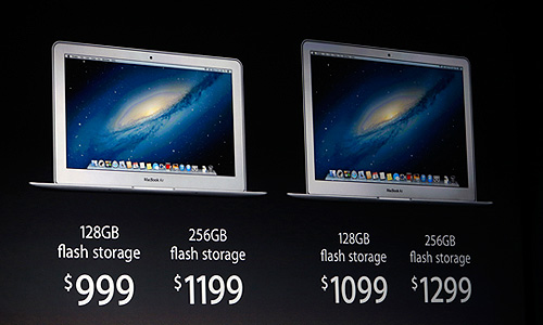 Новая версия системы была показана на организованной Apple в Сан-Франциско конференции WWDC. Седьмая версия мобильной системы получила новый "плоский" дизайн. В ней также впервые появилась полноценная многозадачность. Интерфейс и штатные программы iOS 7 были значительно переработаны. В частности, у пользователей теперь будет возможность слушать бесплатное интернет-радио iTunes Radio.