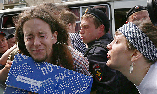 У здания Госдумы РФ во время акции "День поцелуев-4" против законопроекта о запрете пропаганды гомосексуализма.