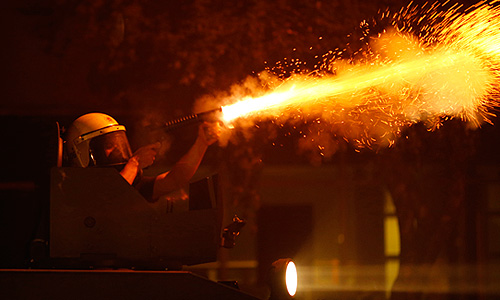 Выступления в Турции начались 31 мая с акции экологов, которые выразили протест против планов властей построить на месте парка Гези в Стамбуле торгово-развлекательный комплекс. Вскоре манифестации перекинулись и на ряд других городов страны и приобрели ярко выраженный антиправительственный характер.