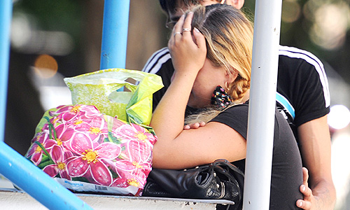 По последним официальным данным Минздрава, у 38 детей в Ростове-на-Дону подтвержден менингит, двое находятся в реанимации. Как сообщил в пятницу "Интерфаксу" пресс-секретарь Минздрава Олег Салагай, всего на стационарном лечении находятся 68 детей, из них двое - в реанимации. По его словам, состояние детей стабильно. За сутки выписано трое детей, с момента начала вспышки - 20. "Всего во вспышку с момента ее начала вовлечены 140 человек", - сказал он.