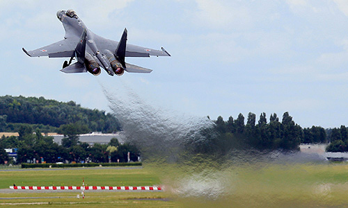 Истребитель Су-35 на авиасалоне в Ле Бурже.