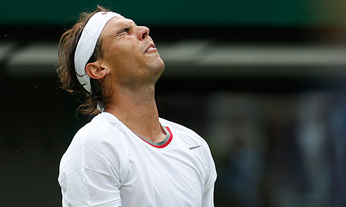 Испанский теннисист Рафаэль Надаль не смог преодолеть барьер первого круга Открытого чемпионата Великобритании. В борьбе за выход в следующий круг Wimbledon-2013, Надаль, занимающий в рейтинге АТР пятое место, потерпел поражение от 135-й ракетки мира бельгийца Стива Дарсиса.