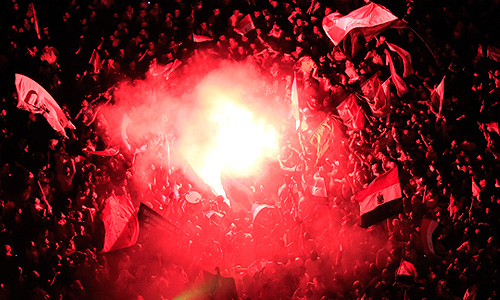 Лидер оппозиционной партии считает, что из-за массовости протестов нынешний режим уже признан незаконным. "Это и есть всенародный вотум недоверия президенту Мурси. Уже 22 млн человек поставили подписи под призывом об отставке президента, который распространили в народе наши партнеры из движения "Тамарруд". Все это говорит о том, что нынешний режим уже не является легитимным. Поэтому мы имеем право говорить, что Мурси уже не является президентом Египта" - сказал аль-Бенхави.