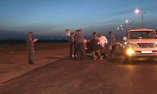 Подозреваемые оказались уроженцами Дагестана 1975 г. р., 1984 г. р. и двое 1983 г. рождения.
В автомобиле обнаружены и изъяты два травматических пистолета, переделанные под стрельбу боевыми патронами, а также 16 боевых патронов.