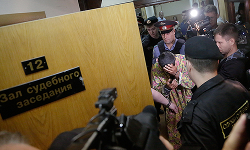 Тверской суд Москвы арестовал водителя "КамАЗа", которого обвиняют в совершении ДТП на территории "новой Москвы", унесшего жизни 18 человек.