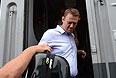 Кандидат в мэры Москвы, оппозиционер Алексей Навальный прибыл на оглашение приговора суда в Киров.