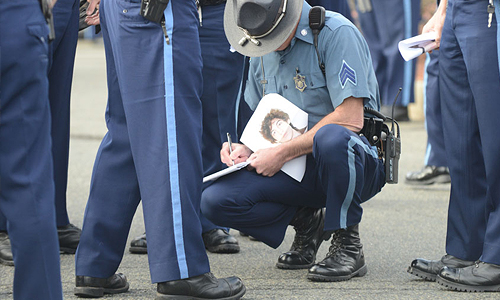 Сержант бостонской полиции передал прессе прежде не публиковавшиеся снимки задержания террориста