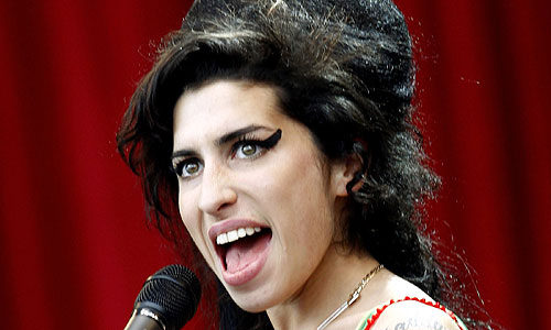 Эми Уайнхаус умерла в 2011 г. в своей лондонской квартире на пике карьеры. Причиной смерти эксперты назвали алкогольное отравление.