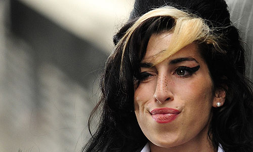 Альбом Уайнхаус "Back To Black", вышедший в 2006 г., возглавлял European Top 100 в течение 13 недель и занял первое место по прослушиваниям в Австрии, Бельгии, Хорватии, Дании, Германии, Греции, Норвегии, Польши, Португалии, Испании и Швейцарии. Пластинка стала самой продаваемой в Великобритании в 2007 г.; в США было продано более 2 млн копий.