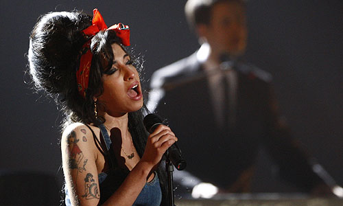 Эми Уайнхаус умерла в 2011 г. в своей лондонской квартире на пике карьеры. Причиной смерти эксперты назвали алкогольное отравление.