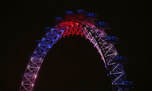 Его высочество принц Кембриджский появился на свет в госпитале Сен-Мэри в Лондоне в 16:24. Вес ребенка – 3 кг 800 граммов. Принц Уильям присутствовал при рождении сына.