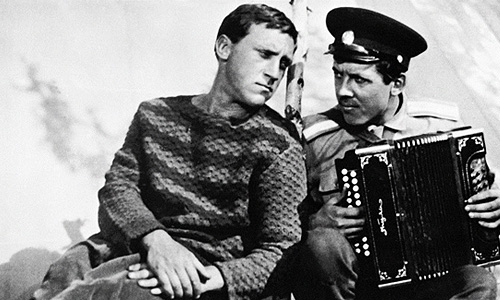 Кадр их фильма "Хозяин тайги". Киностудия "Мосфильм". 1969 год. Режиссер В.Назаров. В роли Рябого - актер Владимир Высоцкий, в роли Сережкина - актер Валерий Золотухин.