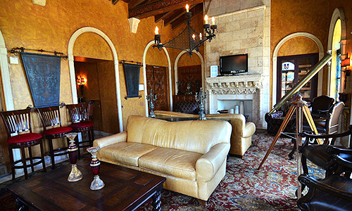 В свое время знаменитый кутюрье потратил $33 млн на переустройство и отделку этой виллы в Майами-Бич.