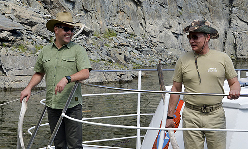 Дмитрий Медведев и Владимир Путин во время отдыха в Республике Тыва.