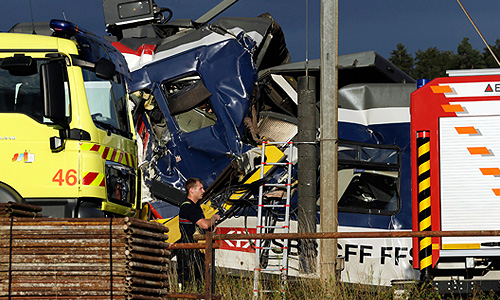 Очередное железнодорожное происшествие случилось в Европе в понедельник, на территории франкоязычного кантона Во на западе Швейцарии столкнулись два поезда. Столкновение произошло в тот момент, когда один из поездов выезжал со станции в городе Гранж-пре-Марнан (примерно 50 км к юго-западу от Берна); в него врезался другой состав, прибывший из Лозанны.