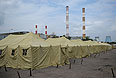 Палаточный лагерь для задержанных мигрантов в Иртышском проезде в Москве.
