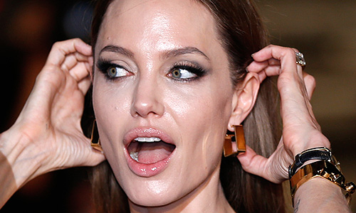 Анжелина Джоли на премьере фильма "Война миров Z" в Японии.