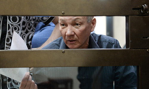 Заместитель главы администрации Екатеринбурга Виктор Контеев, обвиняемый в организации убийств и вымогательстве, во время заседания в Курганском областном суде.