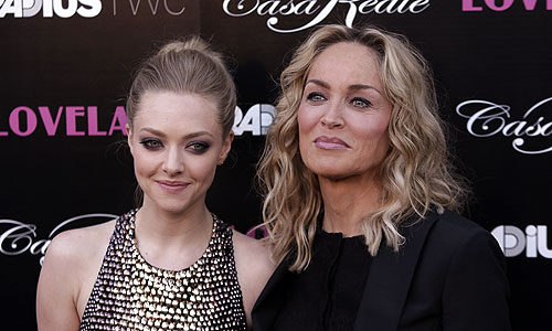 Аманда Сэйфред и Шэрон Стоун.