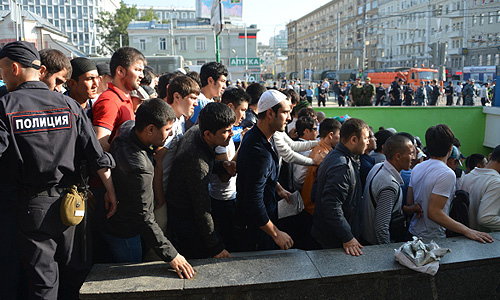 Мусульмане во время празднования Ураза-байрама в Москве.