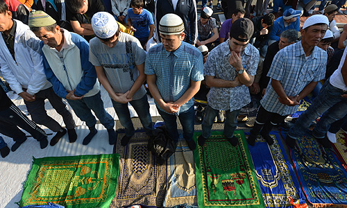 Мусульмане во время празднования Ураза-байрама в Москве.