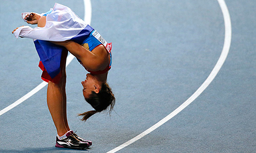 4,89 м с первой попытки взяла только Исинбаева, и стало ясно, что победу она уже не упустит. Выше в этот вечер так никто и не прыгнул, включая саму Елену.