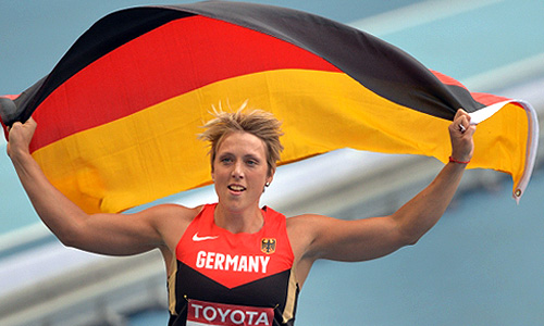 Кристина Обергфелль (Германия) после финальных соревнований в метании копья среди женщин на чемпионате мира по легкой атлетике в Москве.