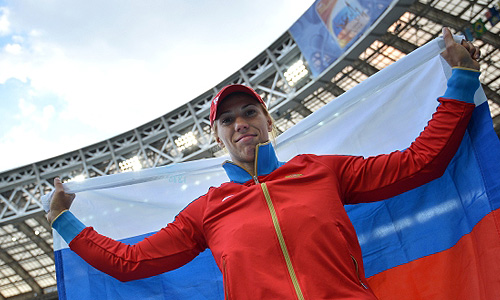 Мария Абакумова (Россия) после финальных соревнований в метании копья среди женщин на чемпионате мира по легкой атлетике в Москве.