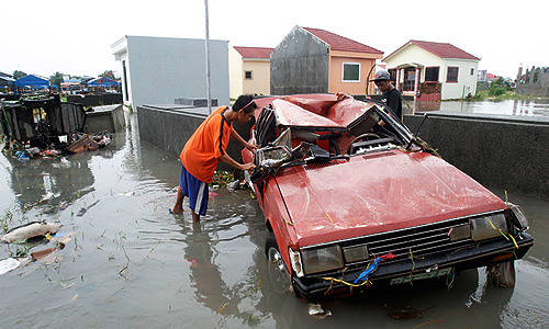 В спровоцированных проливными дождями наводнениях на Филиппинах за последние дни погибли восемь человек, сообщают в среду местные власти. Кроме того, по официальным данным, 200 тыс. местных жителей были вынуждены покинуть свои дома. Из-за наводнений, от которых пострадала, в частности, столица страны Манила, ущерб понесли 600 тыс. местных жителей.