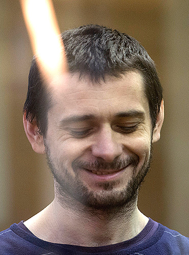 Житель Белгорода Сергей Помазун, обвиняемый в массовом расстреле людей, выступил в четверг в суде с последним словом. "Я не планировал убивать, стрельба началась не по моей инициативе. Я прошу приговорить меня к 25 годам лишения свободы", - сказал Помазун.