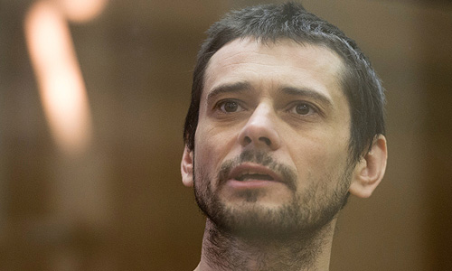 Житель Белгорода Сергей Помазун, обвиняемый в массовом расстреле людей, выступил в четверг в суде с последним словом. "Я не планировал убивать, стрельба началась не по моей инициативе. Я прошу приговорить меня к 25 годам лишения свободы", - сказал Помазун.